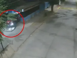 Delincuentes asaltan en La Florida: roban auto tras derribar portón.