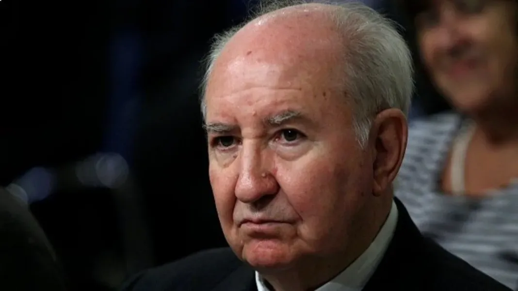 La Fiscalía archiva el caso Karadima contra Errázuriz y Ezzati por falta de pruebas.