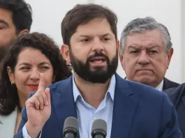 El Presidente Boric destaca el crecimiento de Chile y presenta nuevos beneficios estatales.