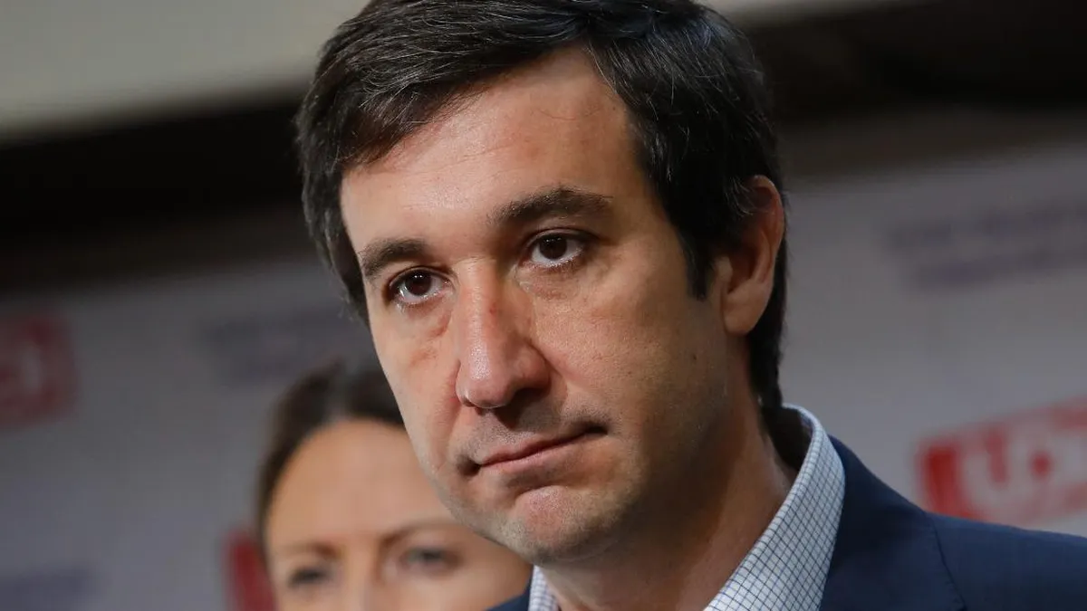 Ramírez (UDI): "Trabajaremos duro y unidos para vencer a Carolina Tohá".