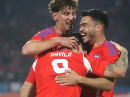 Un ex jugador de la U enfrenta difíciles desafíos en su vida en México.