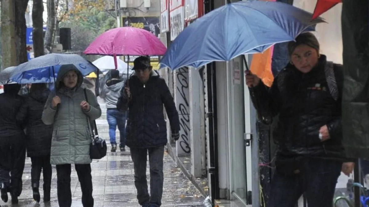 Alertan de lluvias y tormentas eléctricas en Santiago este martes después de las 11 AM.