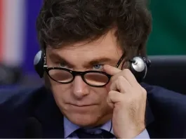 Milei ordena desclasificar archivos sobre las FF.AA. en la dictadura argentina.