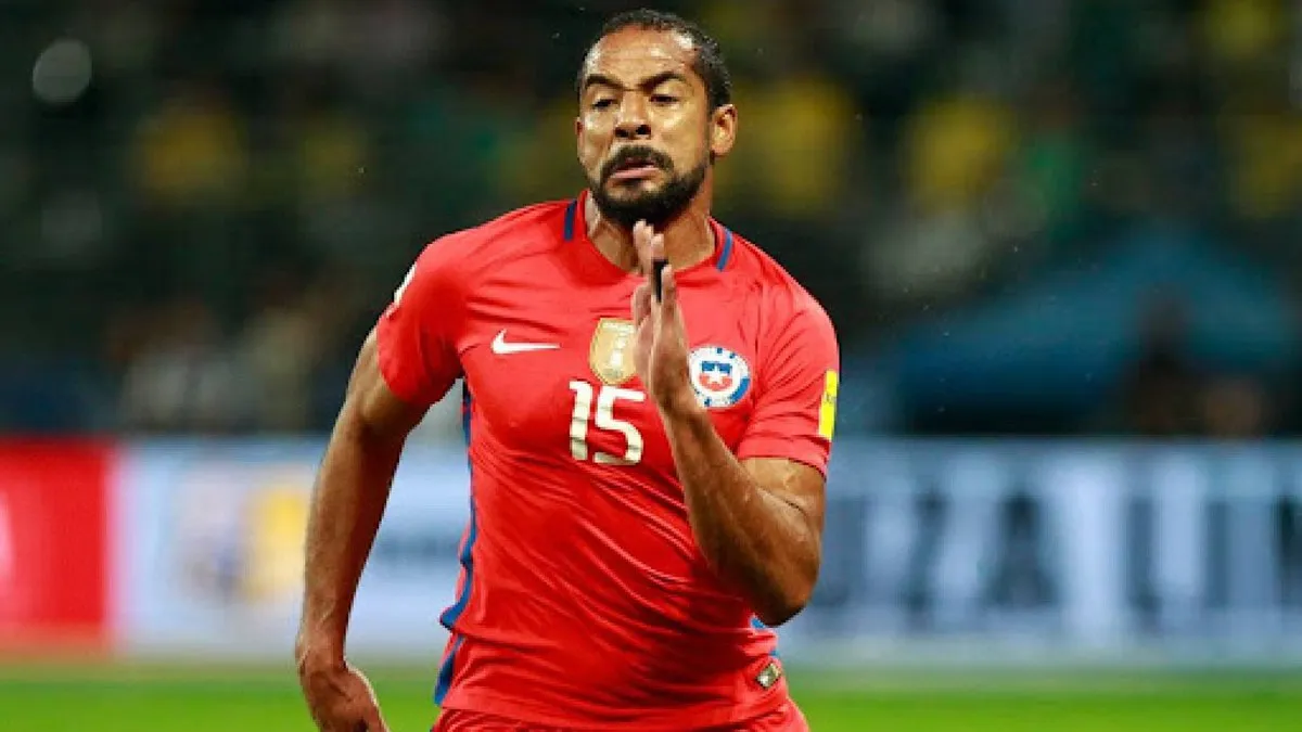 Jean Beausejour comparte su experiencia con el delantero más difícil de marcar.