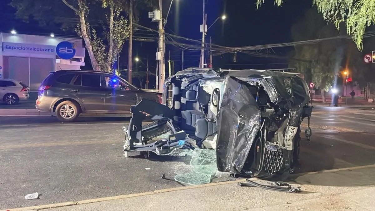 Conductor ebrio causa choque múltiple en Las Condes; una persona herida. Conductor ebrio causa choque múltiple en Las Condes; una persona herida.