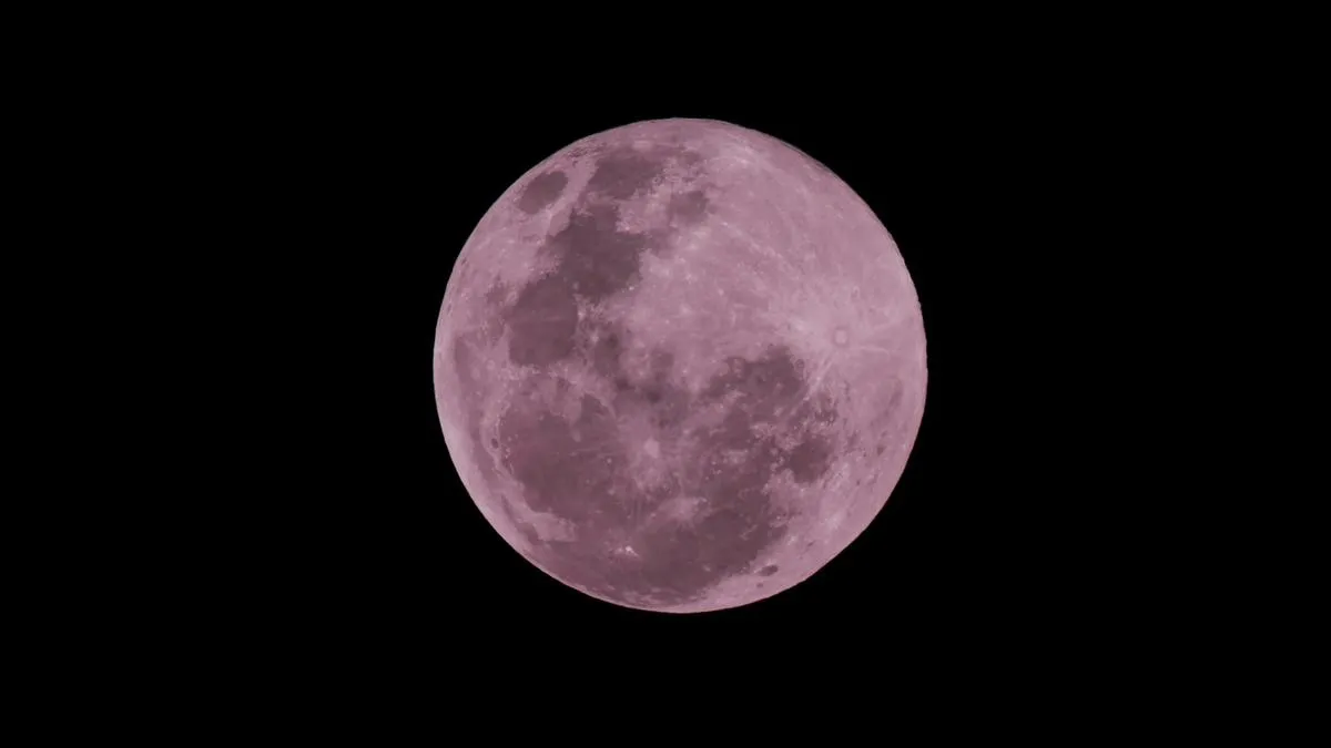 Luna Rosa 2025 en Chile: descubre cuándo y cómo disfrutar de este fenómeno lunar.