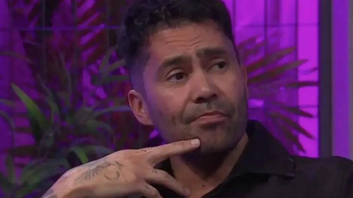 Luis Jiménez expresa su tristeza por la distancia con sus hijos en su vida diaria.