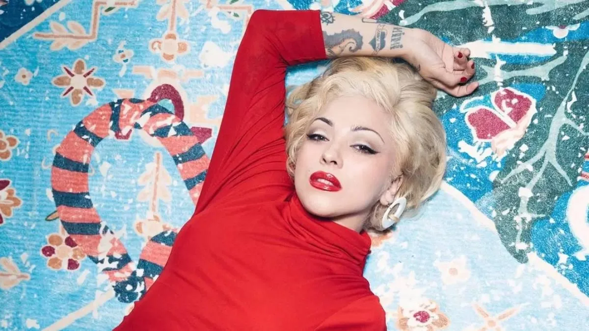 Mon Laferte lanza "Otra noche de llorar"