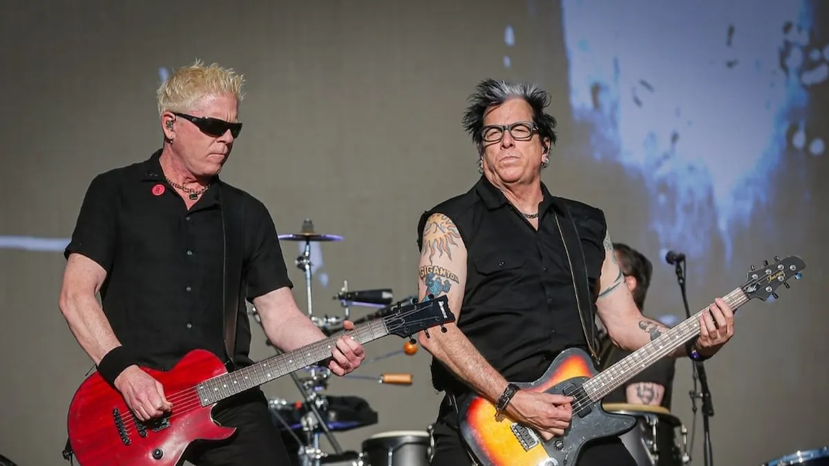 La electrizante noche de The Offspring en el Movistar Arena: pura energía y emoción.