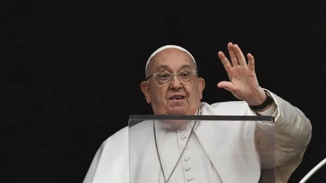 El papa Francisco se recupera tras el último reporte médico sobre su salud.