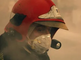 "Pirópolis": Un vistazo a la vida de los valientes bomberos de Valparaíso.