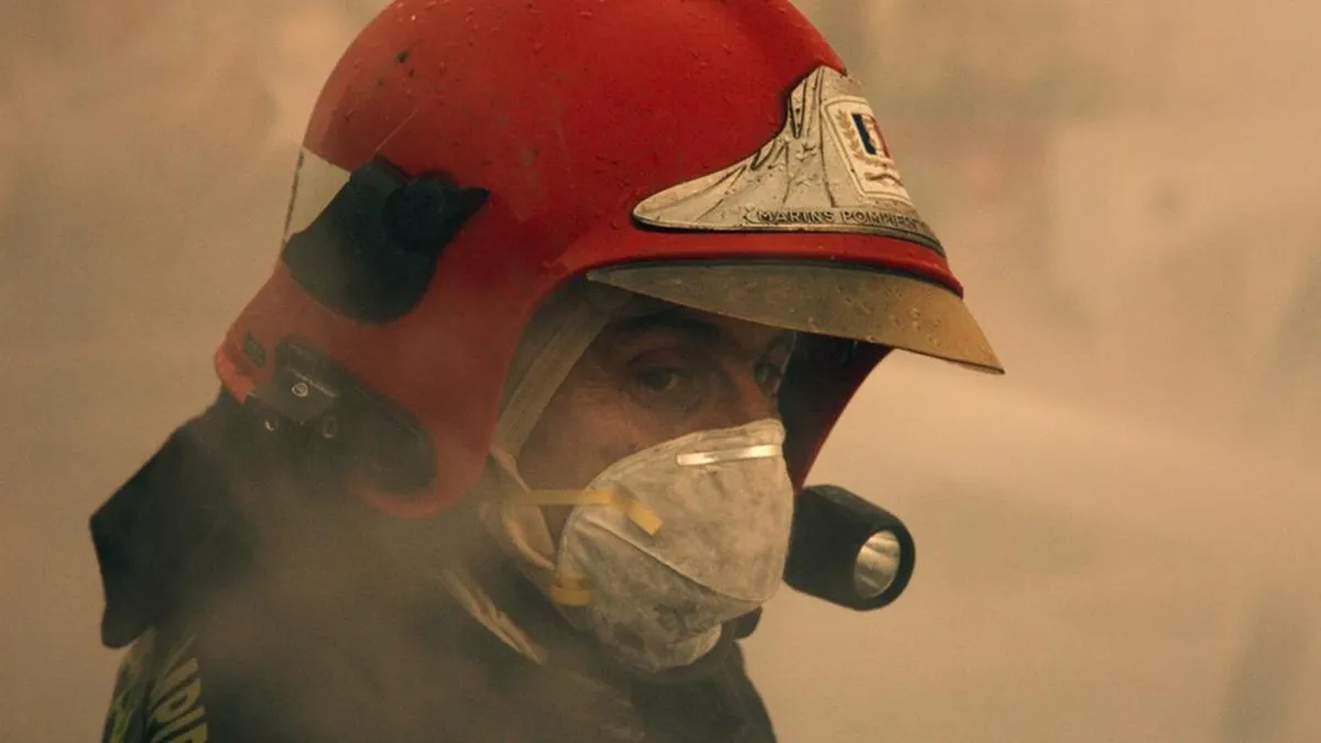 "Pirópolis": Un vistazo a la vida de los valientes bomberos de Valparaíso.