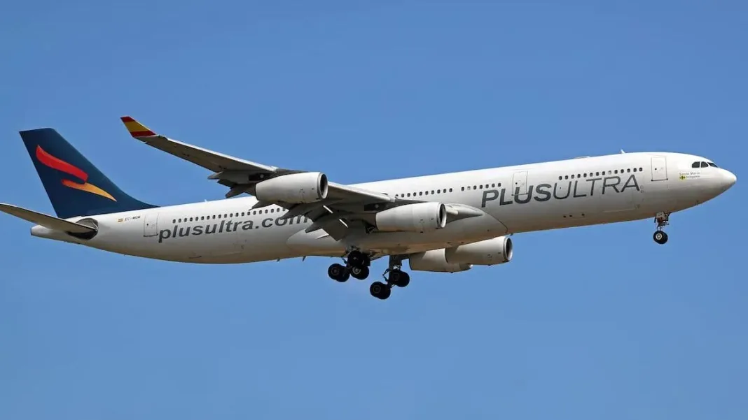 Pasajero con alteración mental intenta abrir puerta de avión en vuelo Madrid-Caracas.