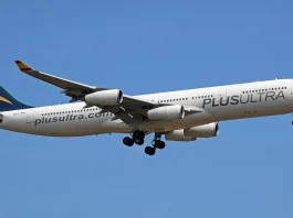 Pasajero con alteración mental intenta abrir puerta de avión en vuelo Madrid-Caracas.