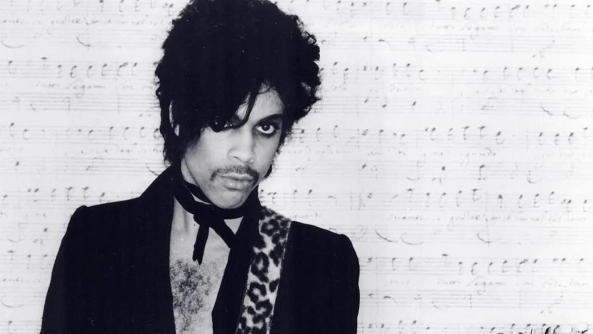 Prince: el genio musical que brilló intensamente y partió en soledad.