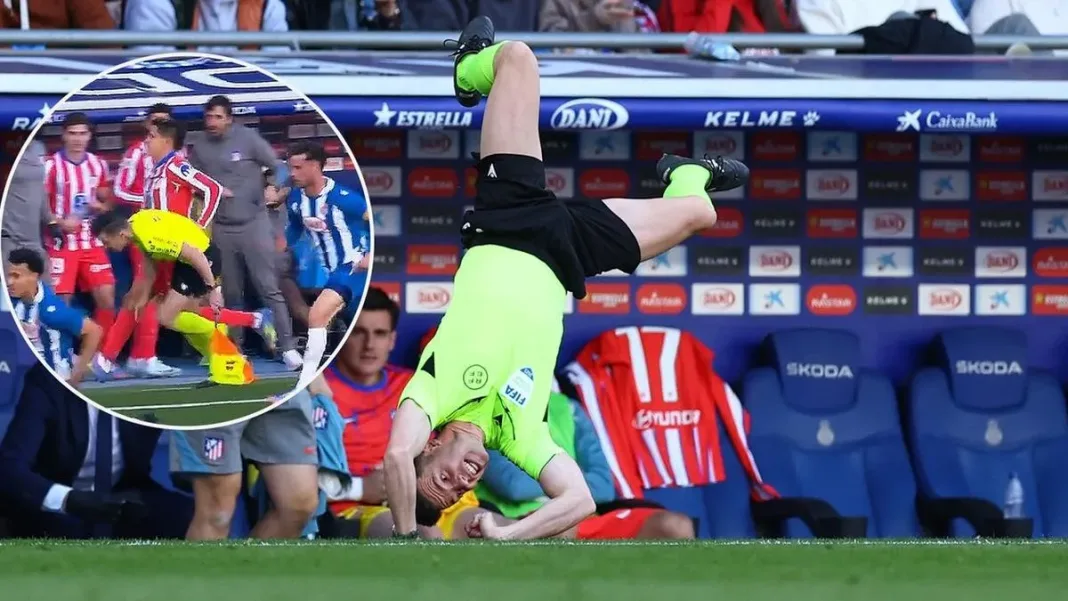 Giuliano Simeone y su divertido blooper con el juez de línea en La Liga.