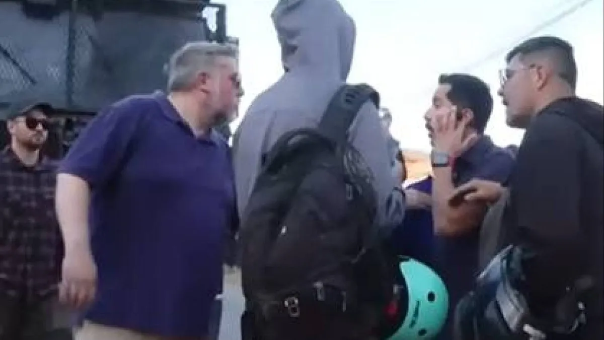 Un reportero agredido en vivo durante un despacho para un matinal. ¡Tensión total! Un reportero agredido en vivo durante un despacho para un matinal. ¡Tensión total!