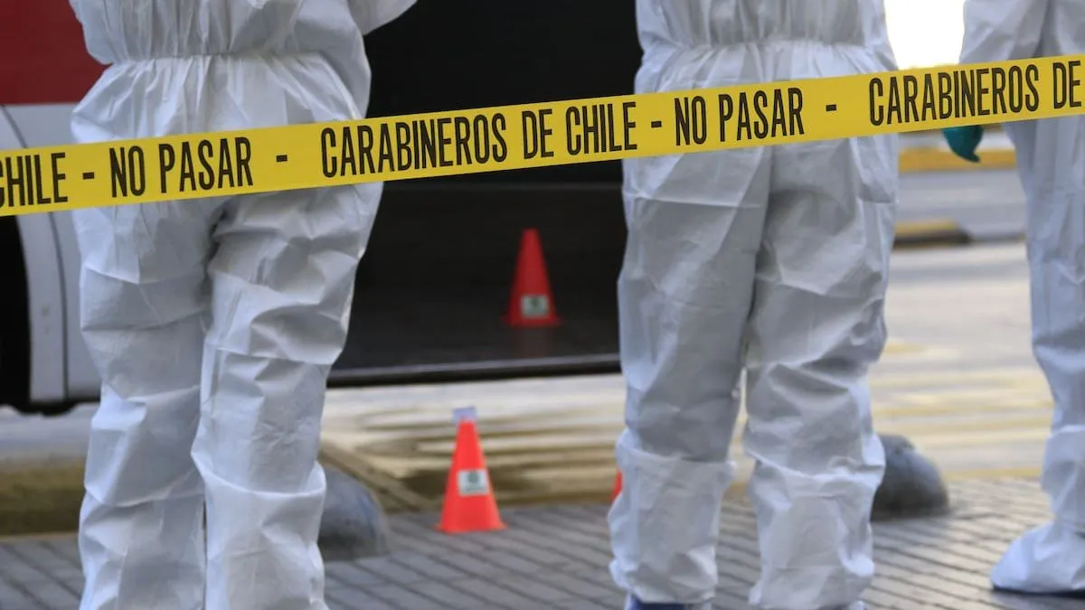 Homicidio en San Ramón: víctima apuñalada tras discusión con varios individuos.