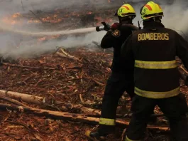 Alerta Roja en La Estrella por incendio forestal cerca de zonas pobladas.