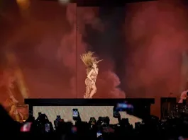 Directora del Sernac busca indemnización por gastos de conciertos de Shakira cancelados.