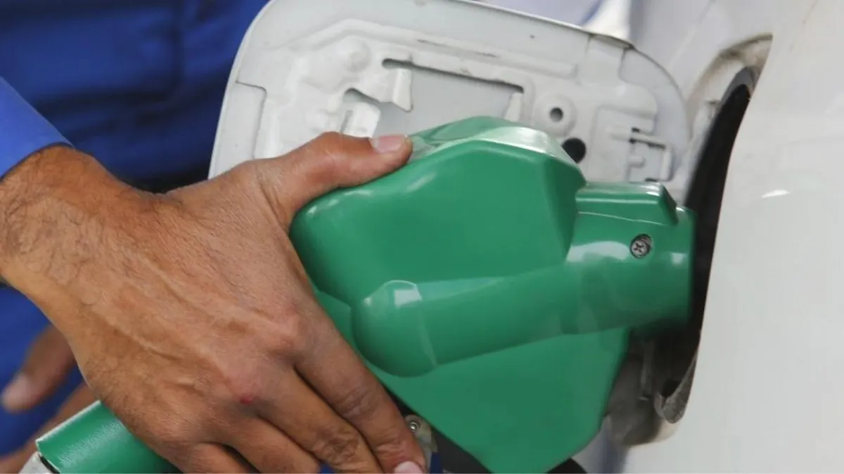 Shell lanza descuentos de hasta $300 por litro de bencina en marzo. Shell lanza descuentos de hasta $300 por litro de bencina en marzo.