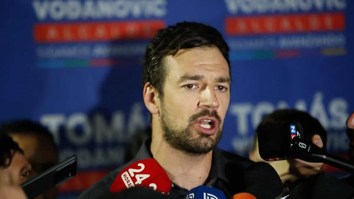 Tomás Vodanovic denuncia a Joaquín Lavín León por fraude y tráfico de influencias.