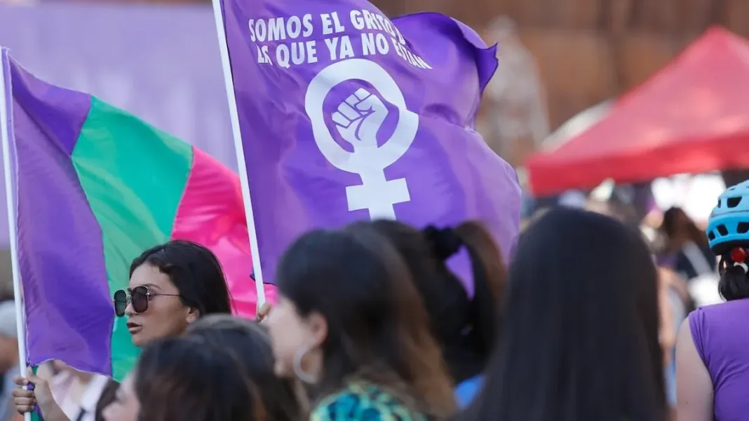 Día de la Mujer: 22% de mujeres en Chile sufrieron violencia en el último año.