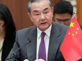Canciller chino defiende a Pekín y critica a Trump por su enfoque agresivo.