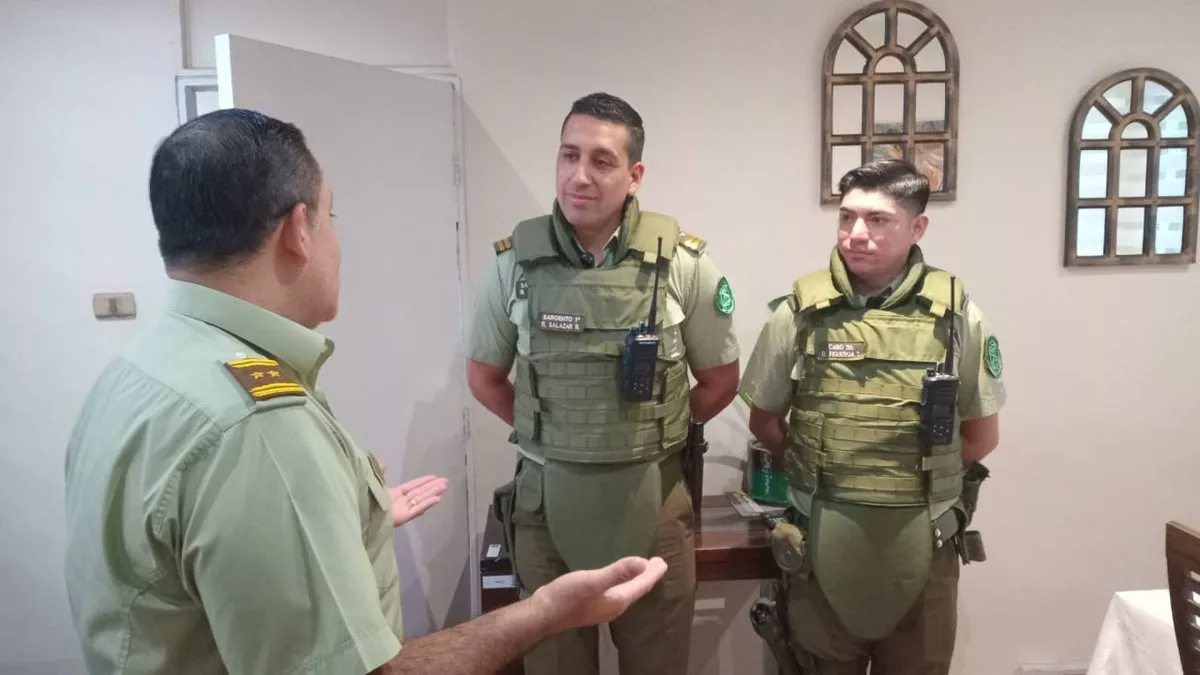 Carabineros ayudan en el exitoso parto de gemelas en Pudahuel.