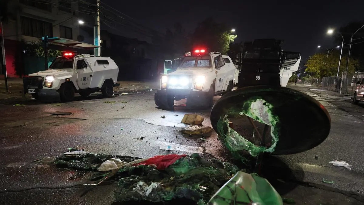 Debate en Chile: ¿deben los carabineros regresar a los estadios tras la tragedia? Debate en Chile: ¿deben los carabineros regresar a los estadios tras la tragedia?