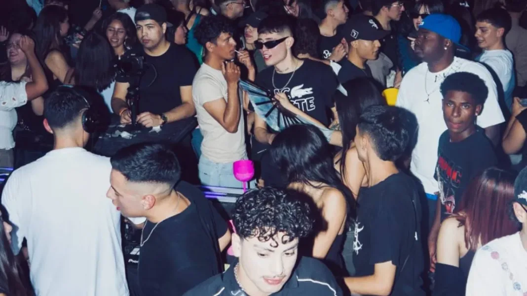 Eladio Carrión celebra el lanzamiento de 