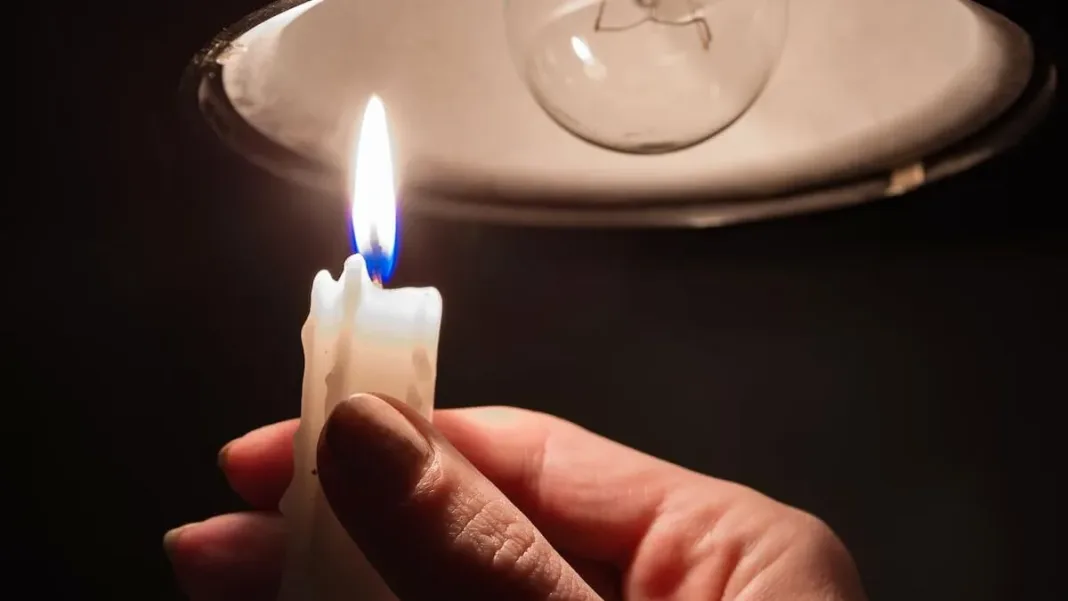 Cortes de luz en 3 comunas de Santiago este sábado: horarios y mapas disponibles.