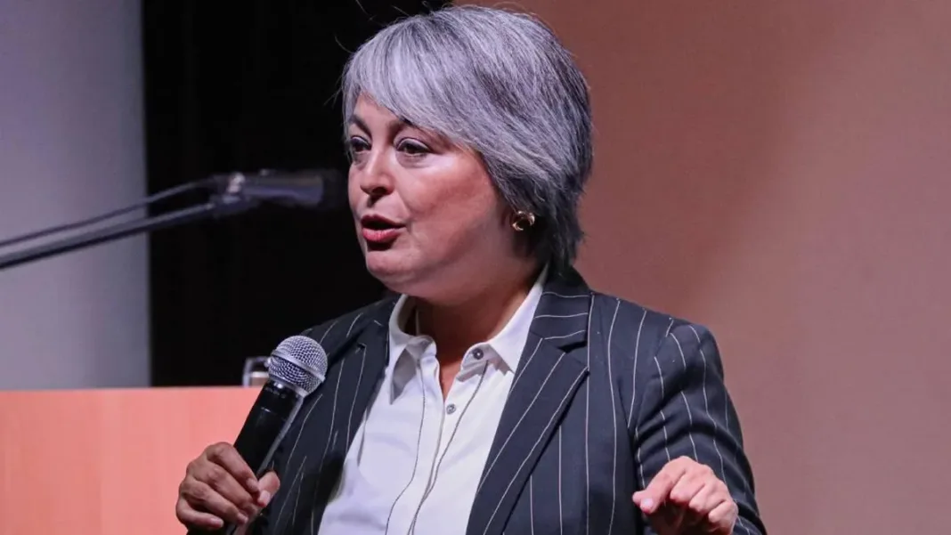 Republicanos piden la renuncia de Jara tras su elección como candidata presidencial. Republicanos piden la renuncia de Jara tras su elección como candidata presidencial.