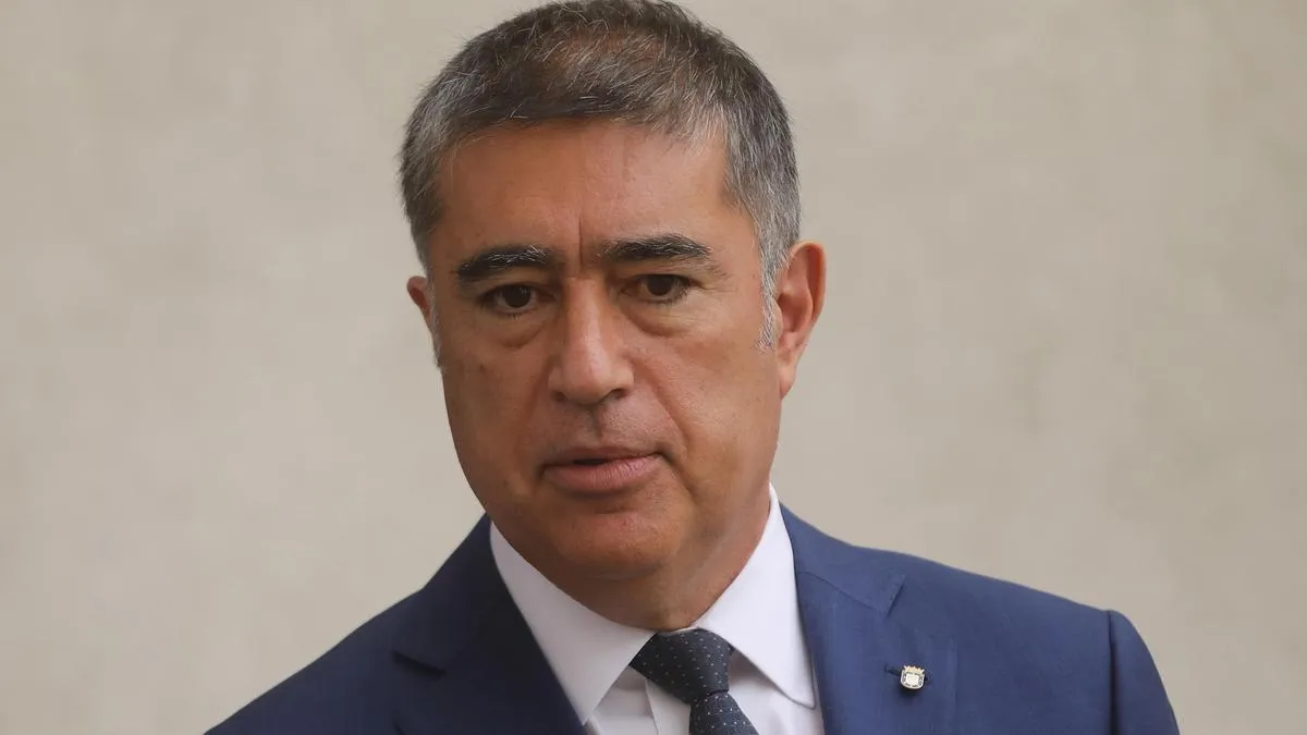 Cierre del Parque Almagro tras fiesta clandestina y agresión a guardias municipales.