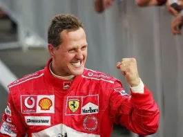 Michael Schumacher reaparece con una firma que simboliza su legado y fortaleza.
