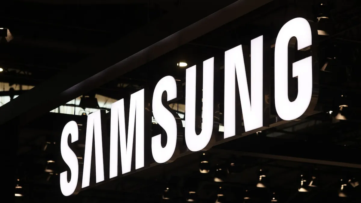 Funda Pitaka PinButton: personaliza tu Galaxy S25 Ultra con botones NFC únicos.