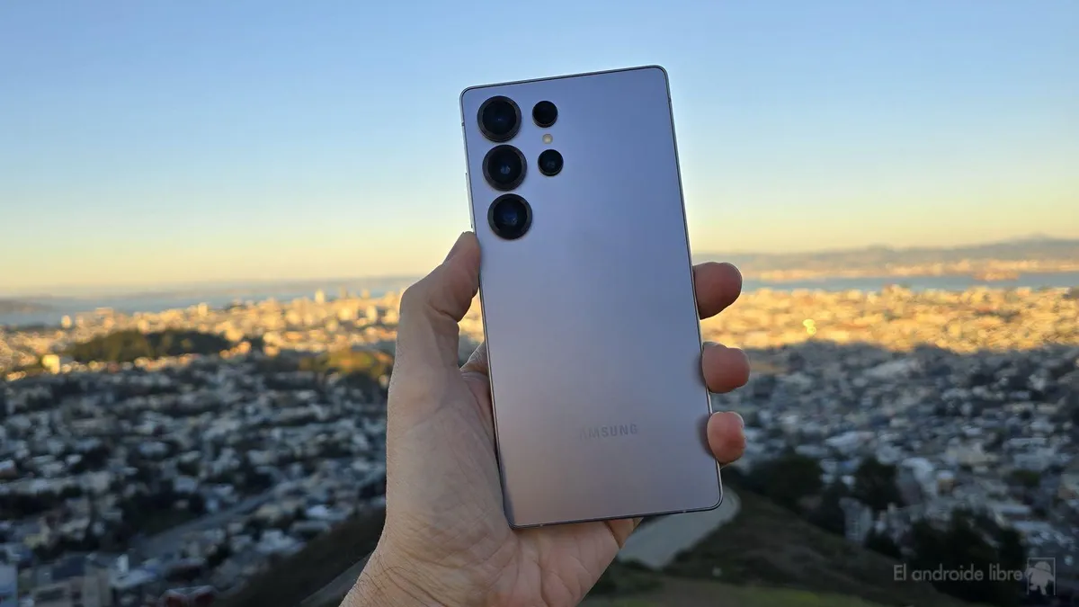 Problemas de carga en Galaxy S25: usuarios reportan lentitud y cortes inesperados.