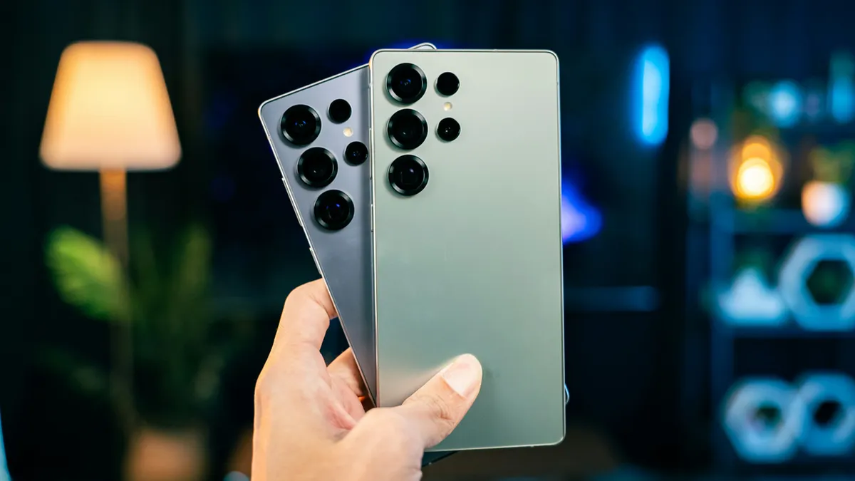 Descubre el elegante unboxing del Galaxy S25 Ultra en Titanium Silverblue.