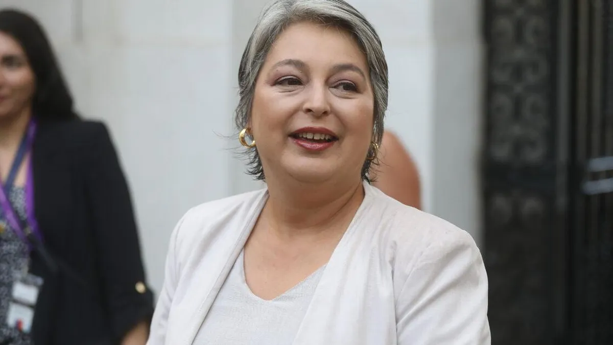 División en el oficialismo tras la proclamación de Jara como candidata sin renuncia.