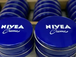 Latas de Nivea en su planta de Hamburgo