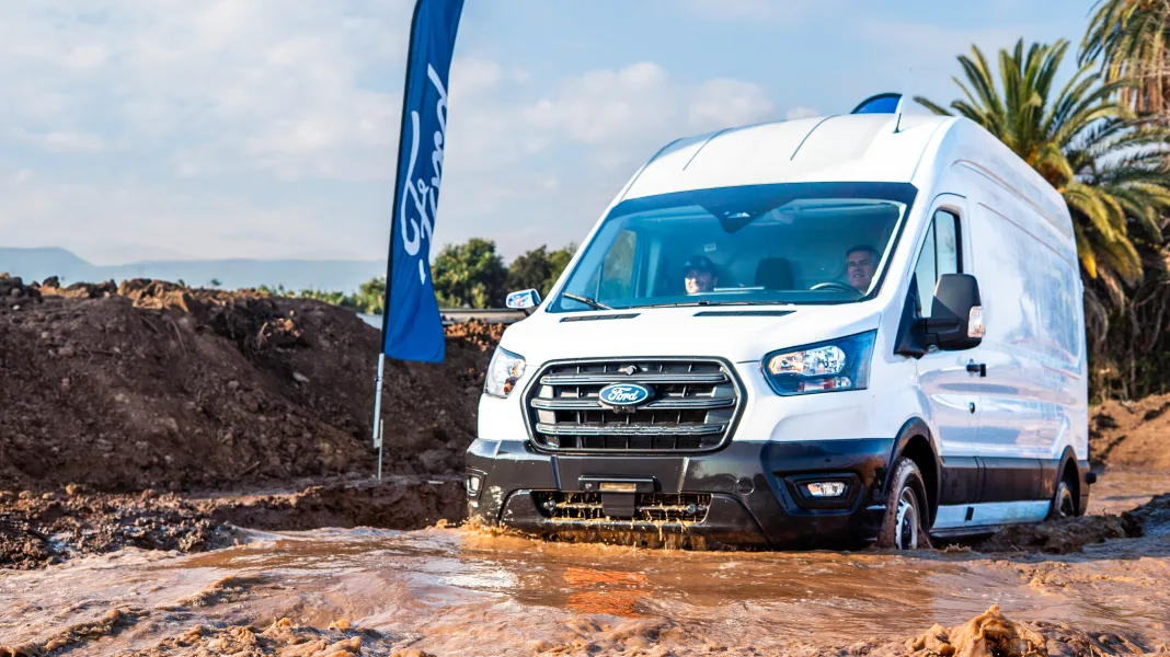 Clientes probaron en terreno la capacidad de Ford Transit AWD en circuitos off-road.