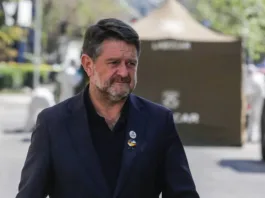 GORE Metropolitano entrega cámaras a guardias municipales para mejorar la seguridad.