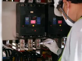 La SEC detiene la factura de CGE por errores en medidores en O'Higgins y Maule.