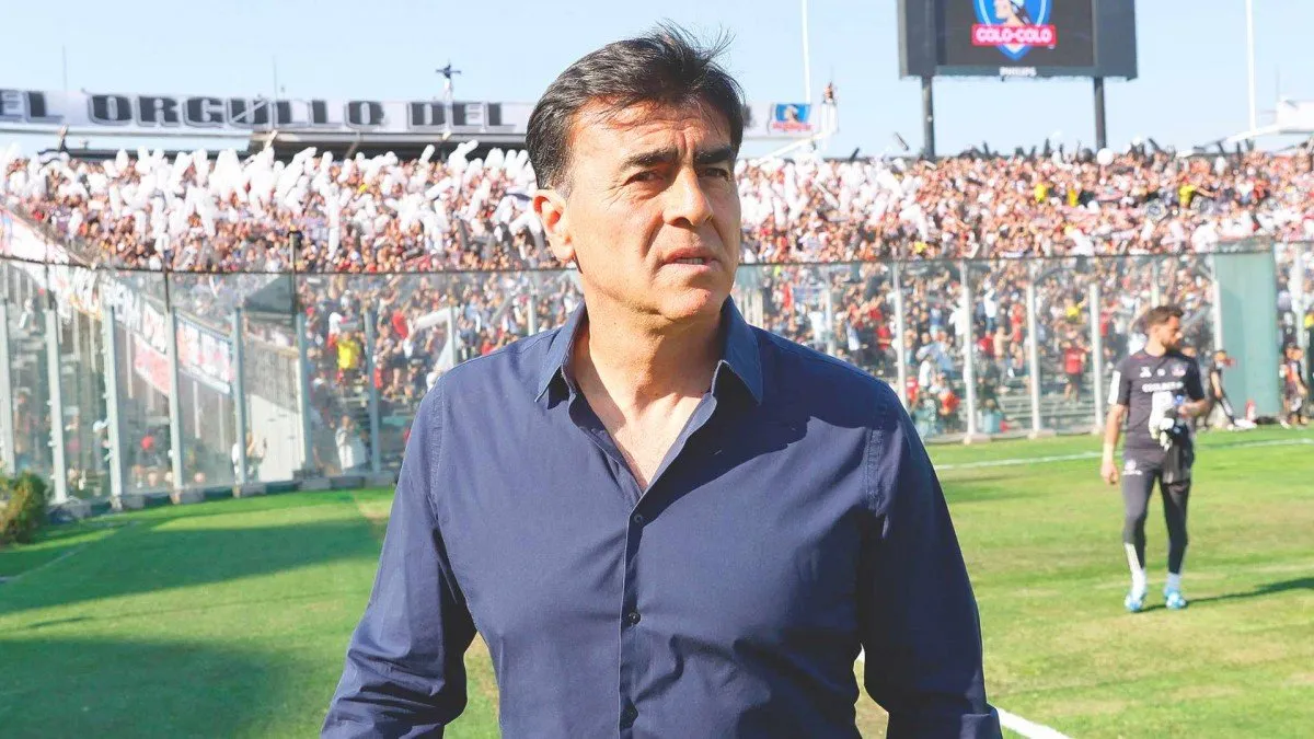 Gustavo Quinteros lidera la lista de candidatos para dirigir a Colo Colo. Gustavo Quinteros lidera la lista de candidatos para dirigir a Colo Colo.