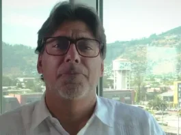 Jueza sostiene acusación contra Jadue; su futuro electoral en riesgo por Farmacias Populares.