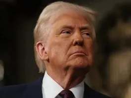 Trump amplía acuerdo con El Salvador para enviar migrantes a Honduras y Uganda.