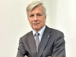 Harold Mayne-Nicholls propone eliminar el ruido y la ostentación en el fútbol.