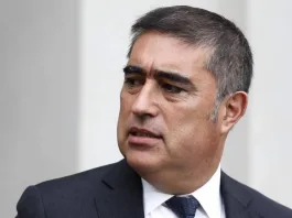 Mario Desbordes anuncia la suspensión de la rectora del Instituto Nacional por violencia.