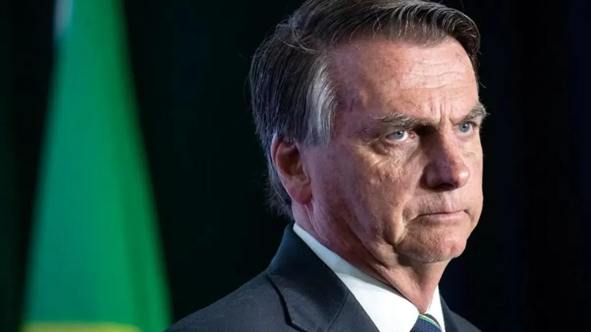 El Supremo brasileño ordena vigilancia en casa de Bolsonaro por riesgo de fuga. El Supremo brasileño ordena vigilancia en casa de Bolsonaro por riesgo de fuga.