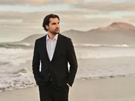 Jonathan Tetelman debuta en Chile con un concierto único que no te puedes perder.